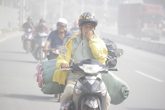 [-]Dân[-]Sài[-]Gòn[-]khốn[-]đốn[-]trong[-]bão[-]bụi